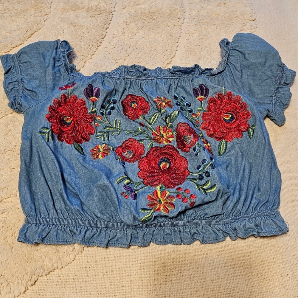 Forever 21 floral embroidered crop top, size Small